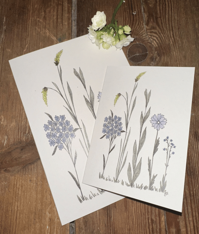 Inspiration: Blå med humle (Kort nr. 111) - Håndtegnet blomsterkort fra Cards by Eve