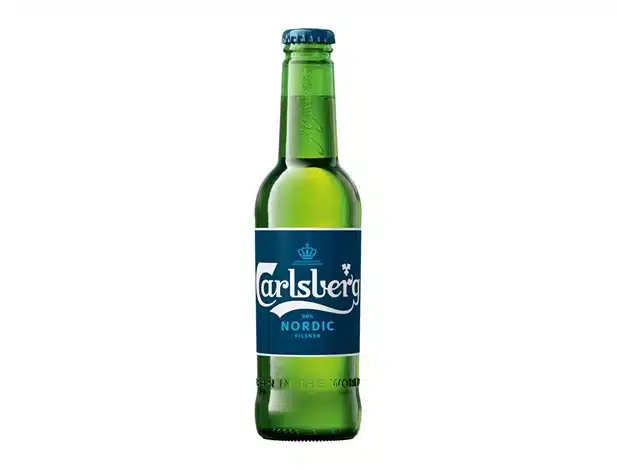 Billedtekst: Carlsberg nordic pilsner alkoholfri 24 stk. til fest og udskænkning i Hejnsvig & Billund Carlsberg nordic pilsner alkoholfri 24 stk. (33 cl) fra Hancock Depot Hejnsvig – levering af drikkevarer og fadøl i Hejnsvig & Billund