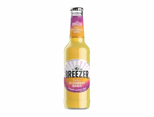 Billedtekst: Breezer Passionfruit Mango 24 stk. til fest og udskænkning i Grindsted & Give Breezer Passionfruit Mango 24 stk. (27,5 cl) fra Hancock Depot Hejnsvig – levering af drikkevarer og fadøl i Grindsted & Give