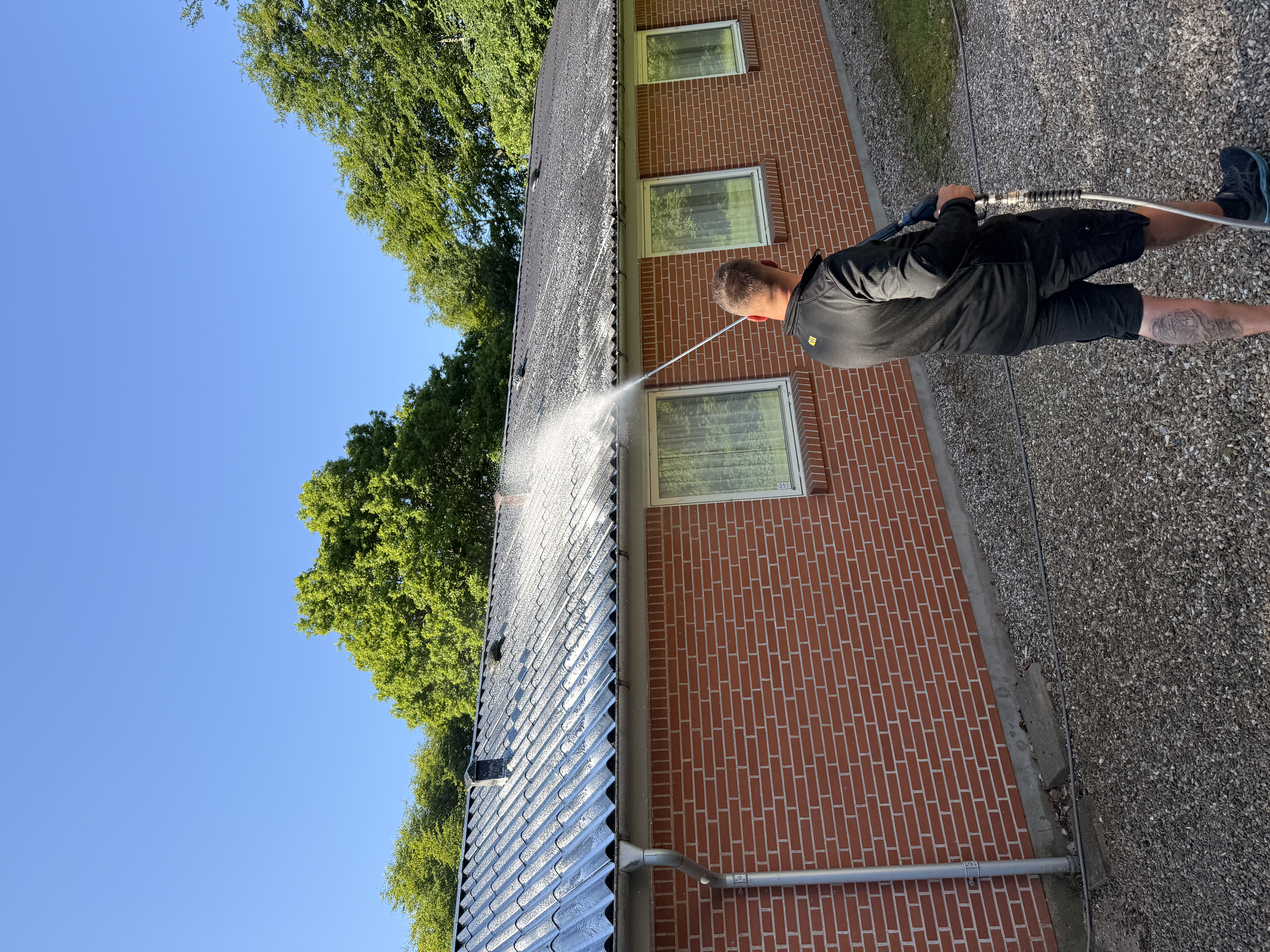 Algebehandling af tag i Nyborg