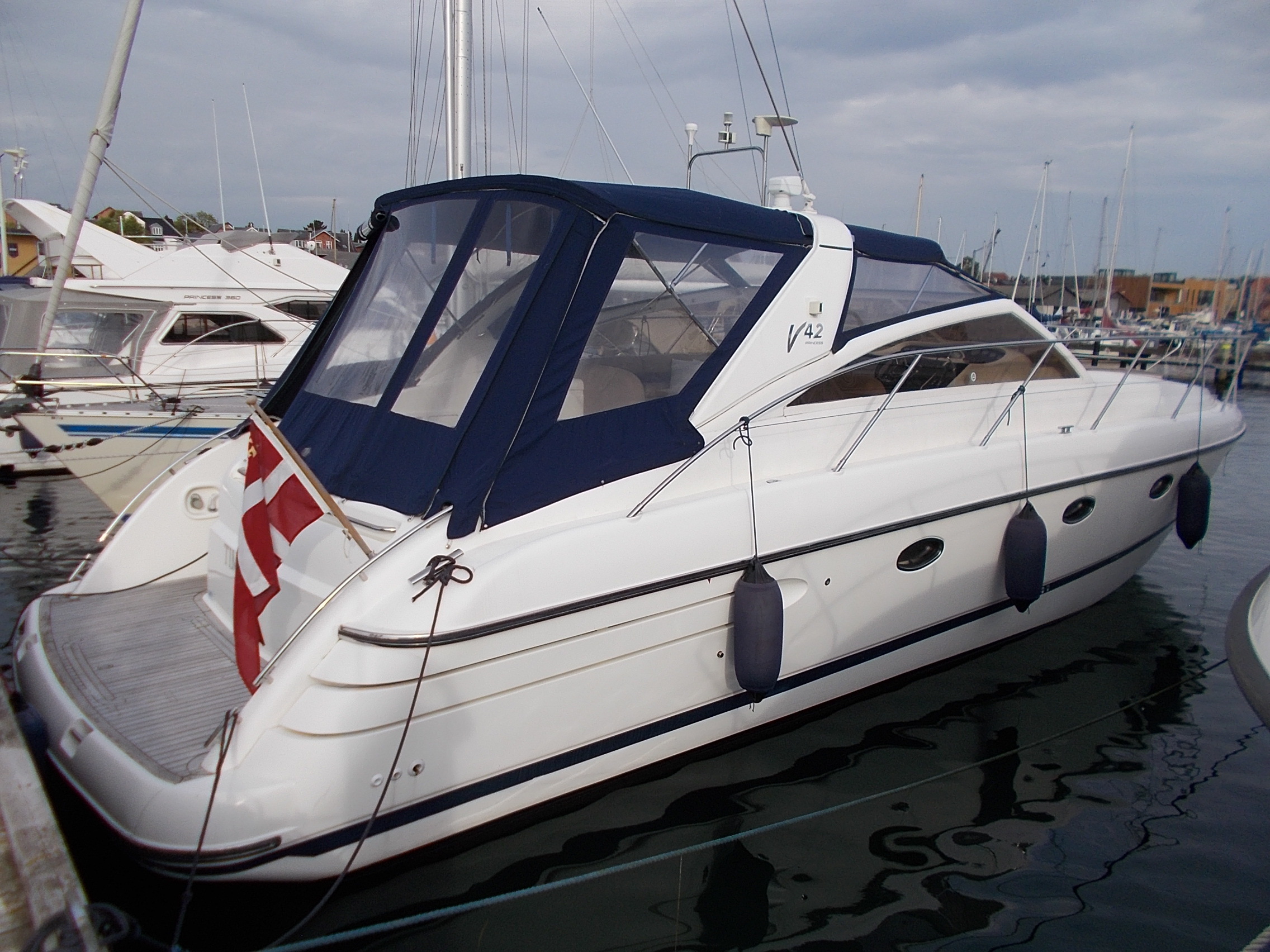 Princess V42
