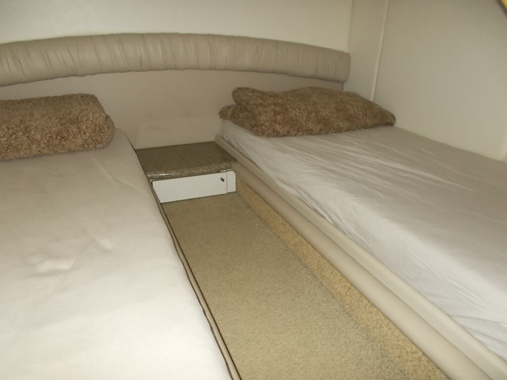 Maxum 3700 SCR-FASTE AKSLER og NY BOVPROPEL billede 11
