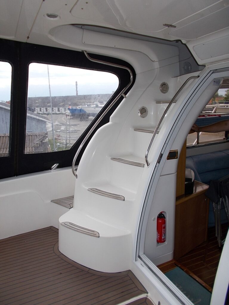 Sealine F44 m/for og agterpropel billede 18