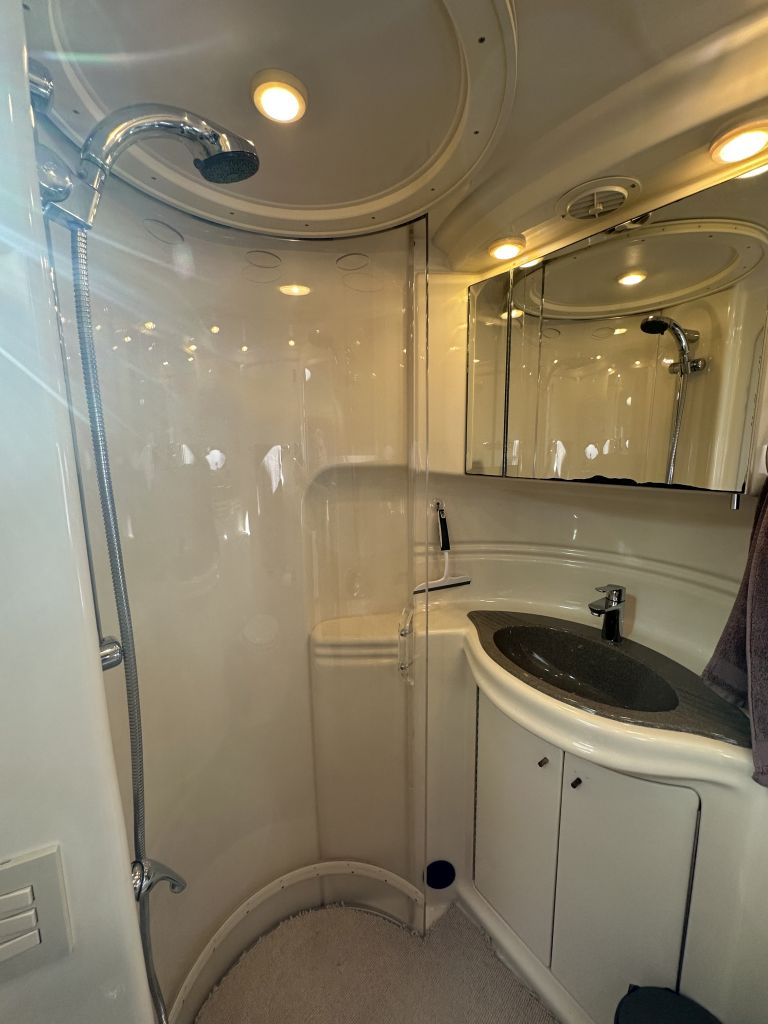 Maxum 3700 SCR-FASTE AKSLER og NY BOVPROPEL billede 14