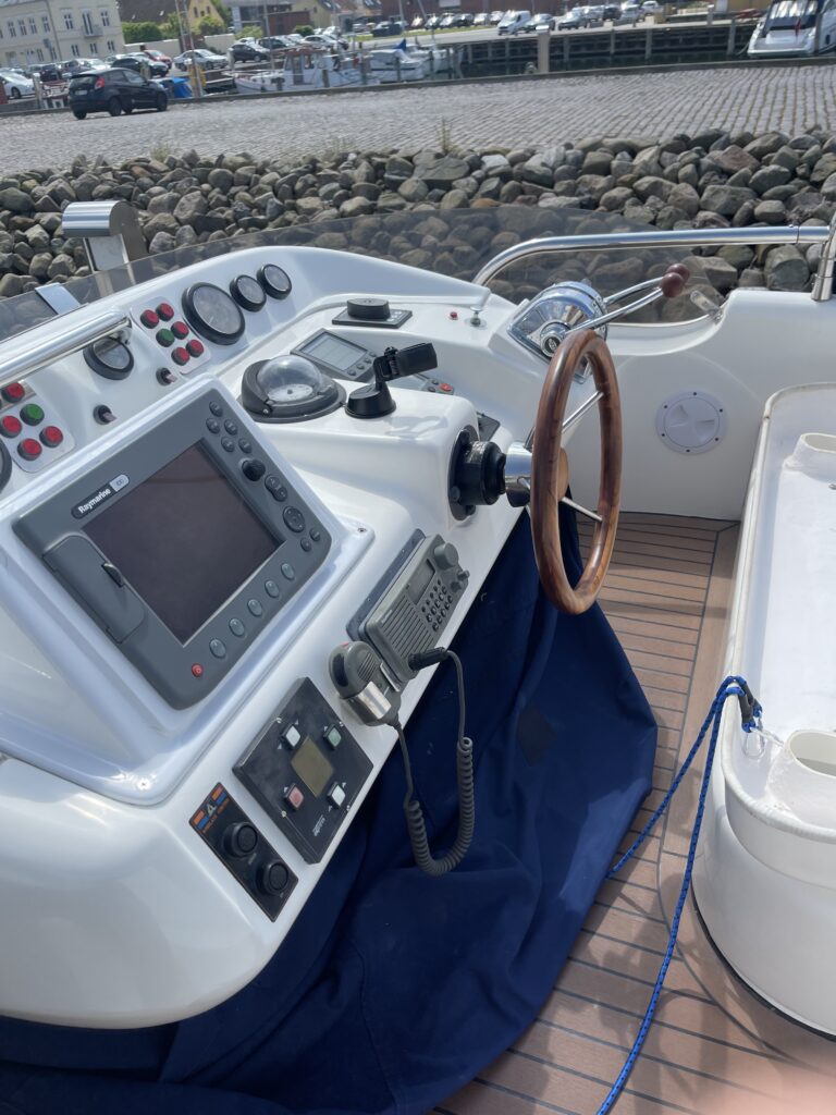 Sealine F44 m/for og agterpropel billede 16
