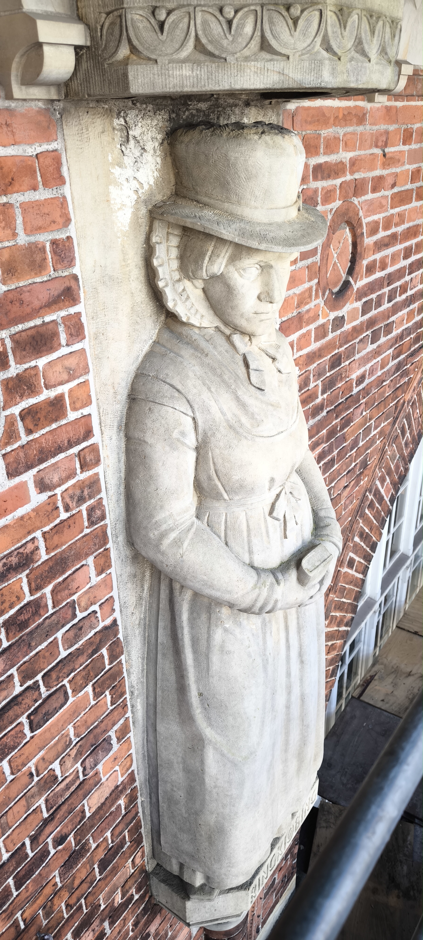 Københavns Hovedbanegård – Præcisionsafrensning af historiske sandstensfigurer - Billede 5