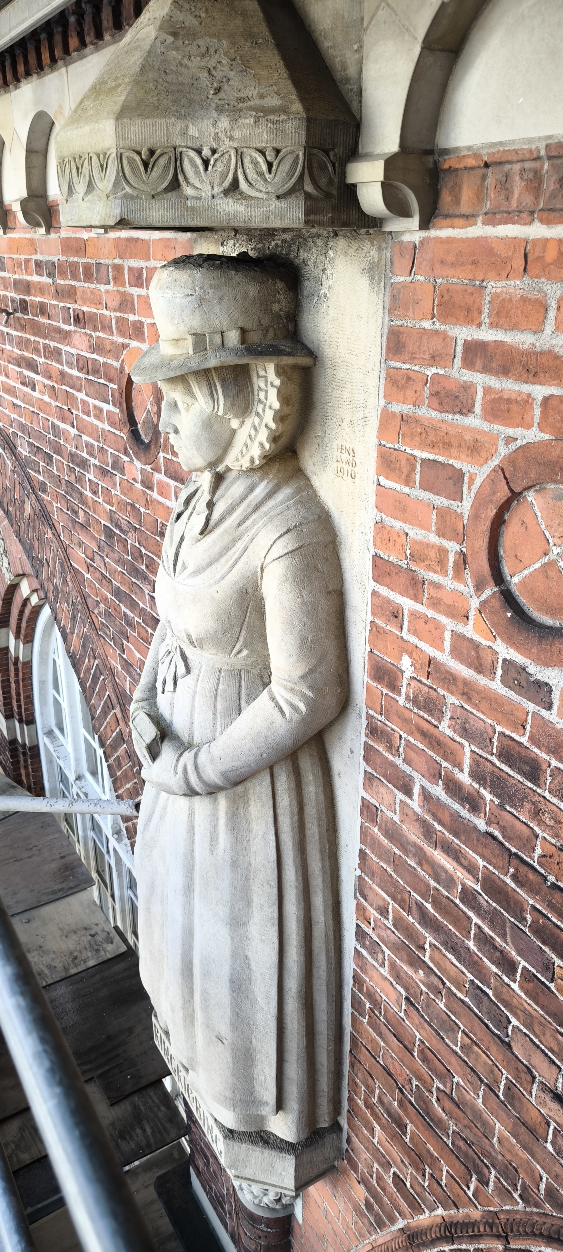Københavns Hovedbanegård – Præcisionsafrensning af historiske sandstensfigurer - Billede 6