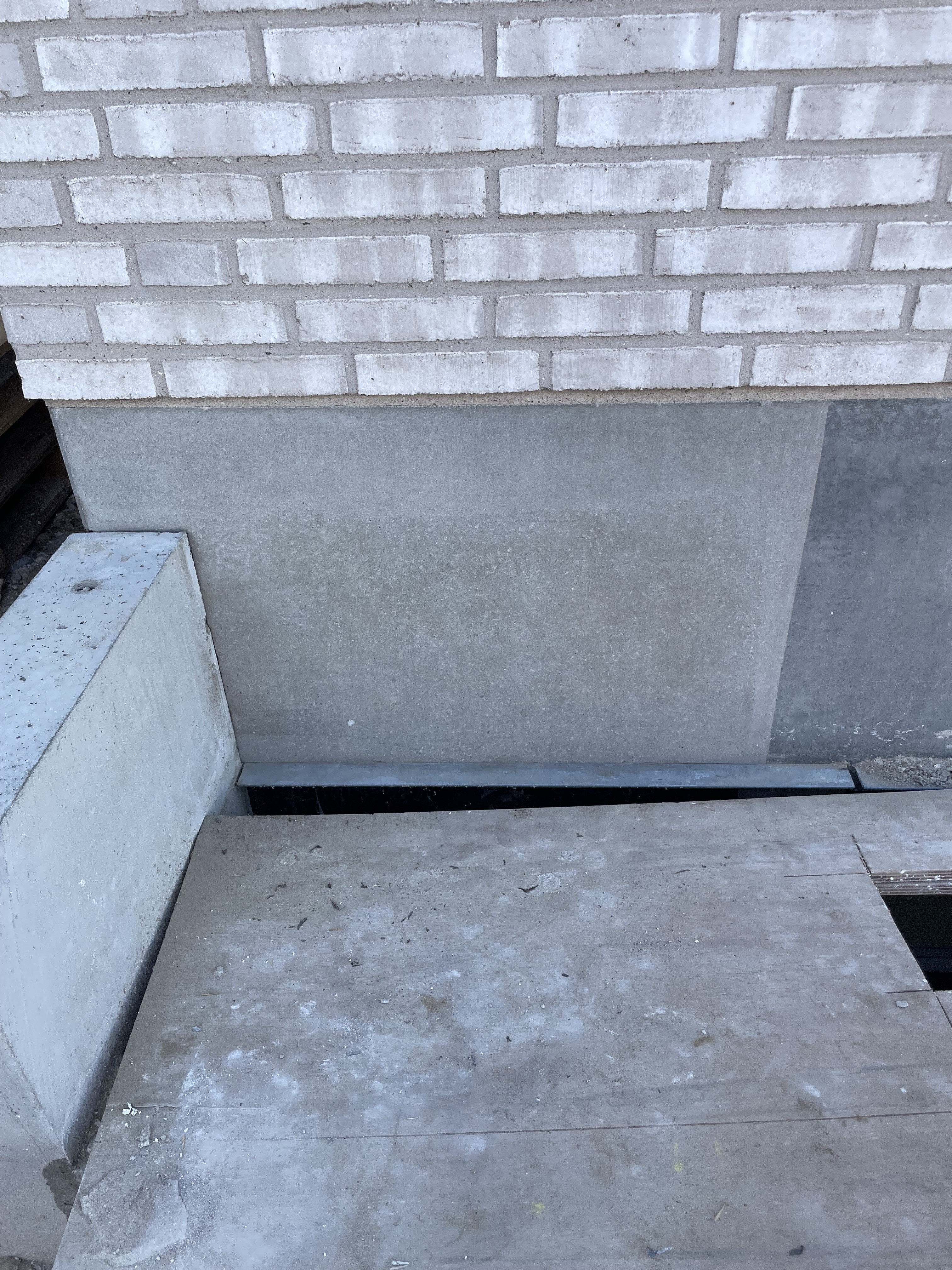 Laserrens af bitumen på beton