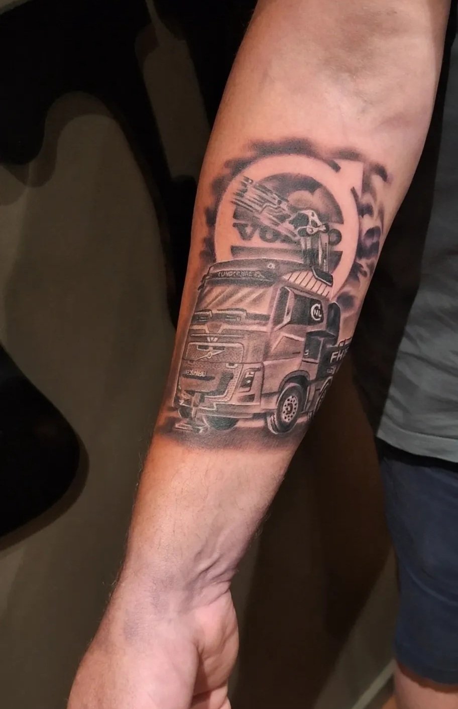 Black & Grey Realism tatovering af Docuit ink