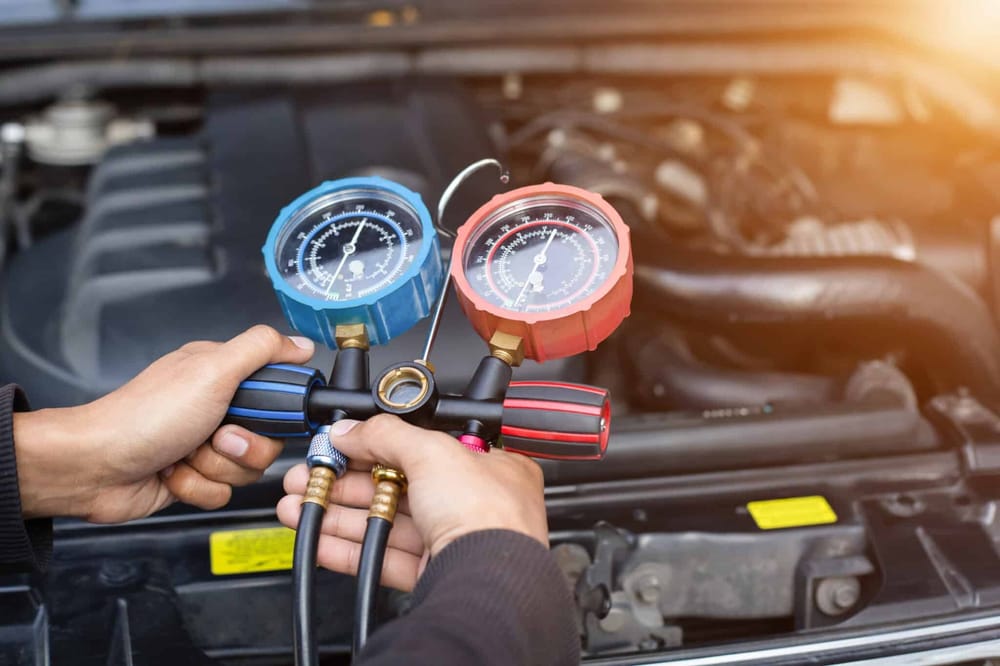 A/C Service påfyldning hos Sakskær Auto