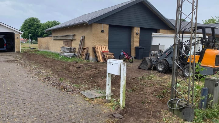 Efter anlæg med nye fliser og fald