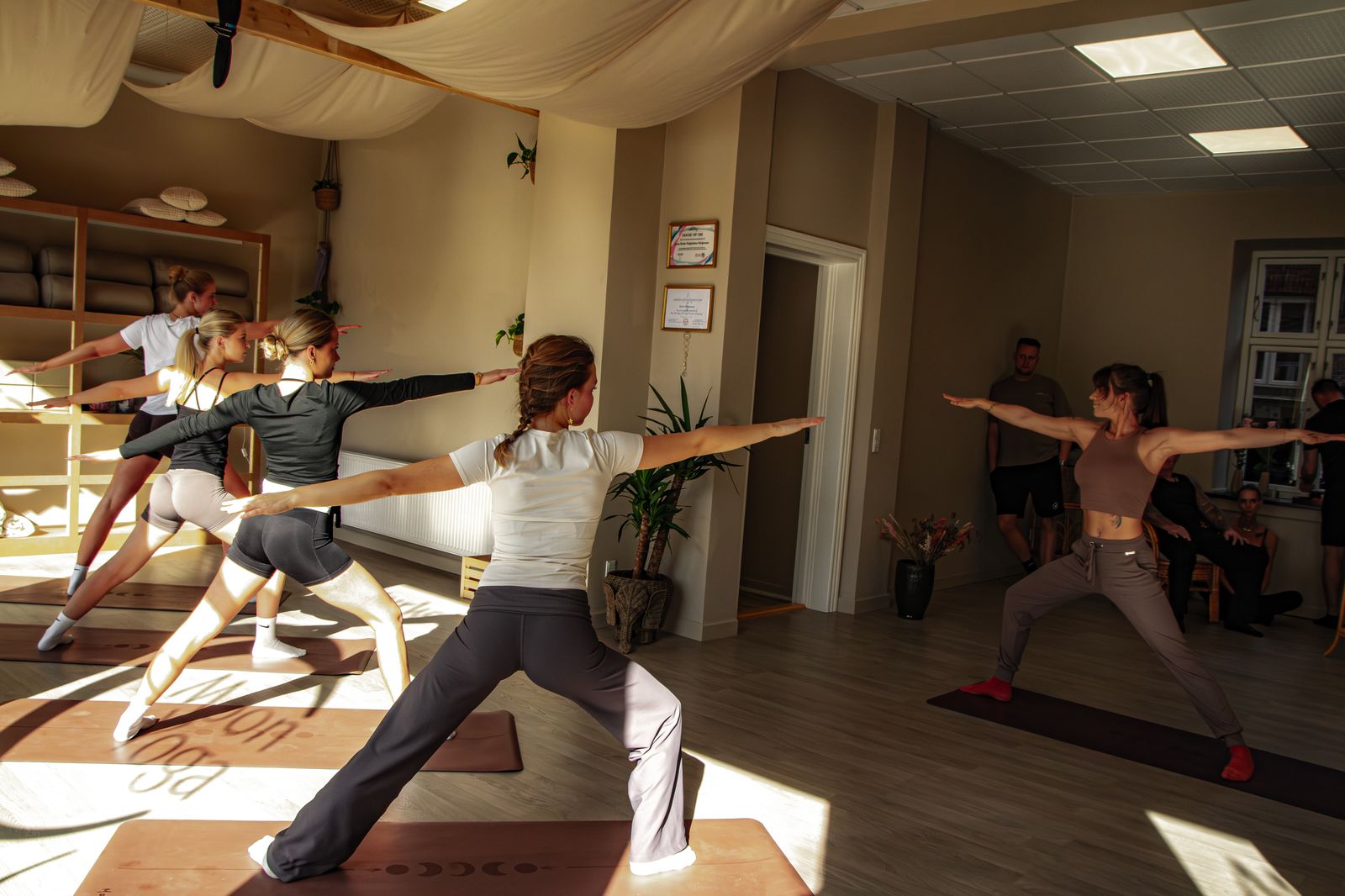 Moon Yoga forside - Fællesskab og ro