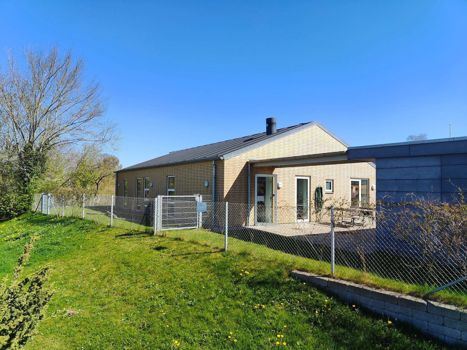 Om- og tilbygning til institutionen Møllehuset i Gårslev, børnehave og vuggestue - Billede 1