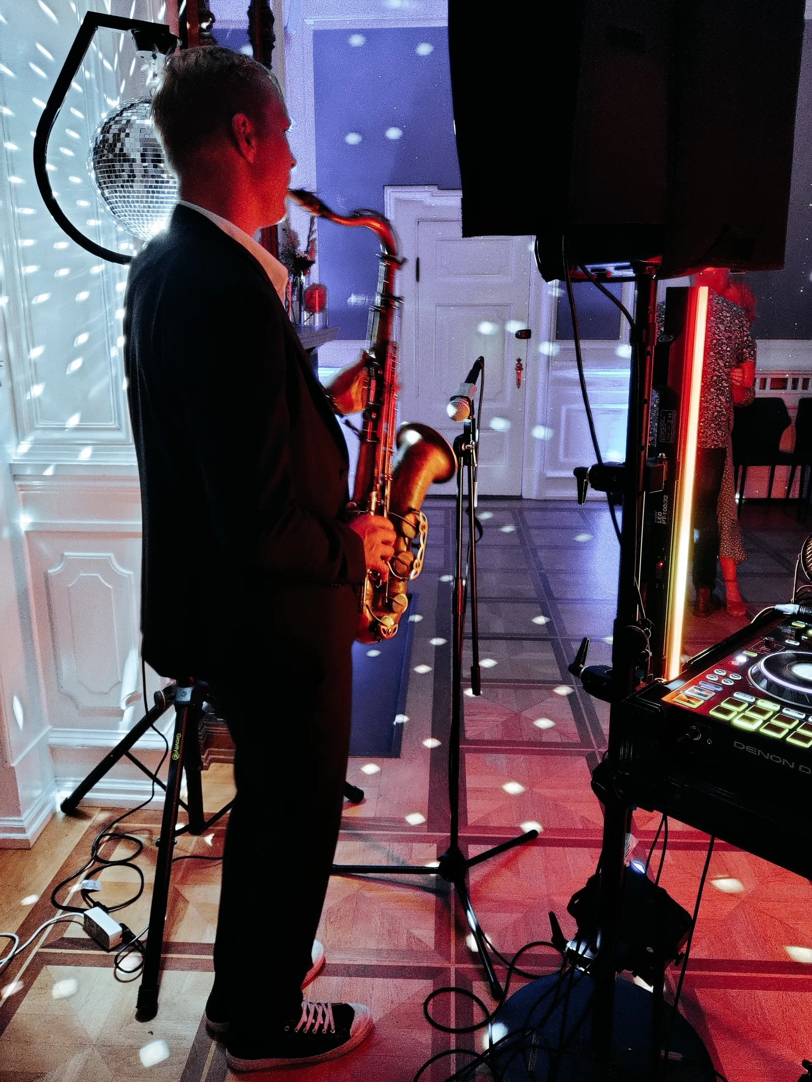 DJ og Live Saxofon – Den ultimative premium-oplevelse på Sjælland