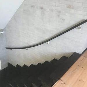 Speciallavet gelænder til trappe - Billede 1