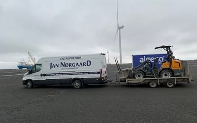 Entreprenør Jan Nørgaards moderne maskinpark og gravemaskiner på pladsen
