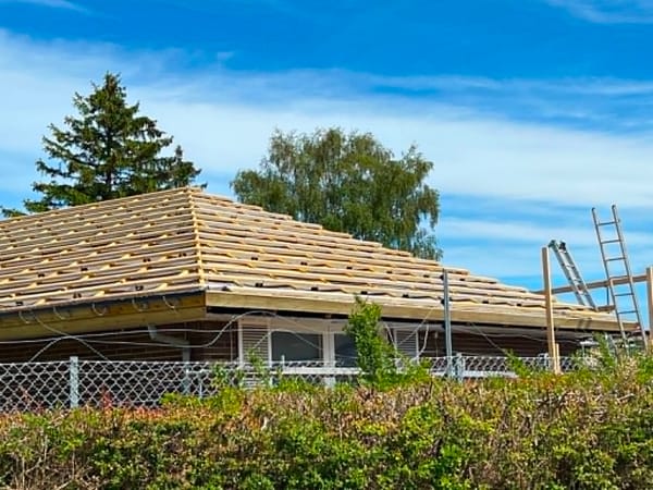 Opbygning af spær og tagkonstruktion på hus – Eksempel på tag & facade udført af Fyns Tømreren