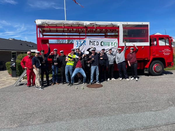 Flot pyntet Bedford lastbil