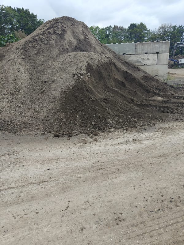 Billeder fra pladsen og materialer - foto 1