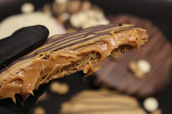 Dulche chokolade, mørke striber & saltkaramel
