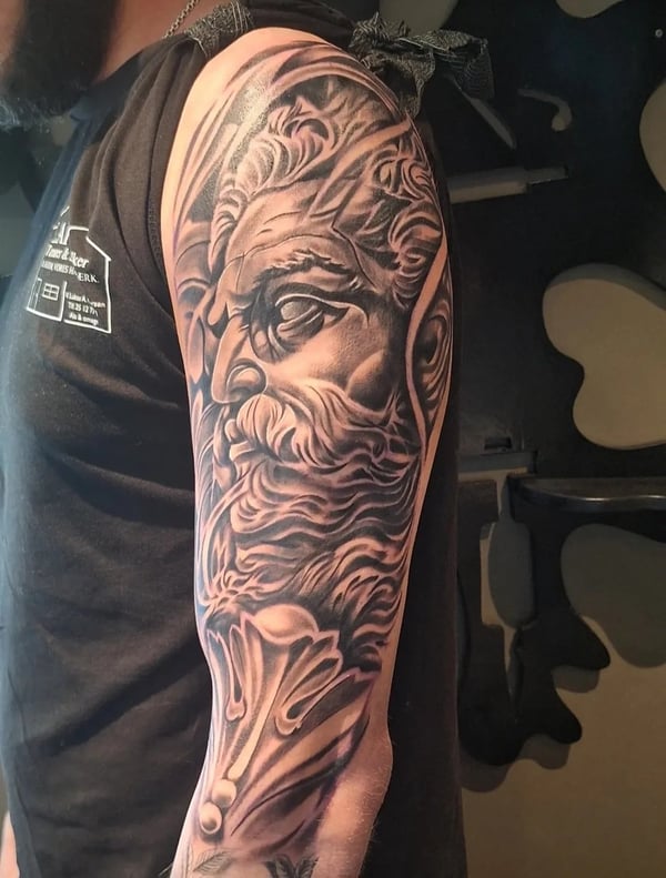 Black & Grey Realism tatovering udført af Docuit ink