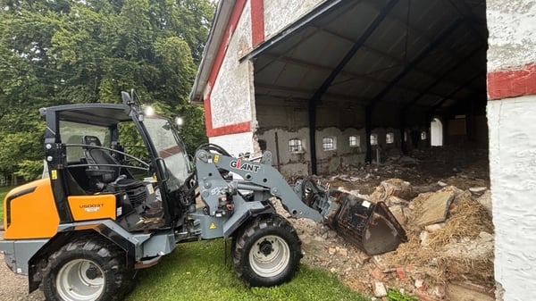 Nedbrydning og nedrivning af bygning