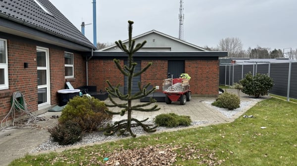 Gravearbejde og rydning i haven