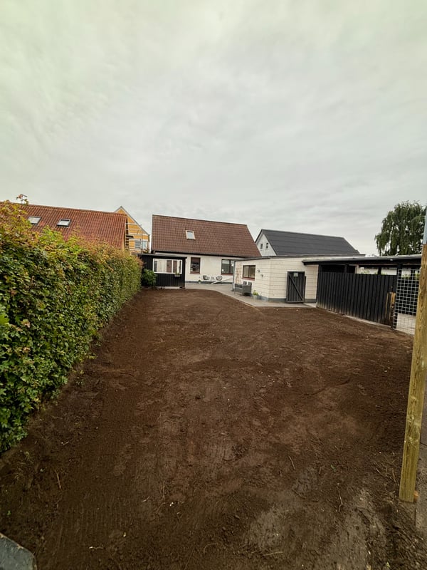 Anlæg af terrasse med integreret trappe