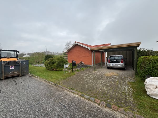 Anlæg af flisegang og terrasseområde
