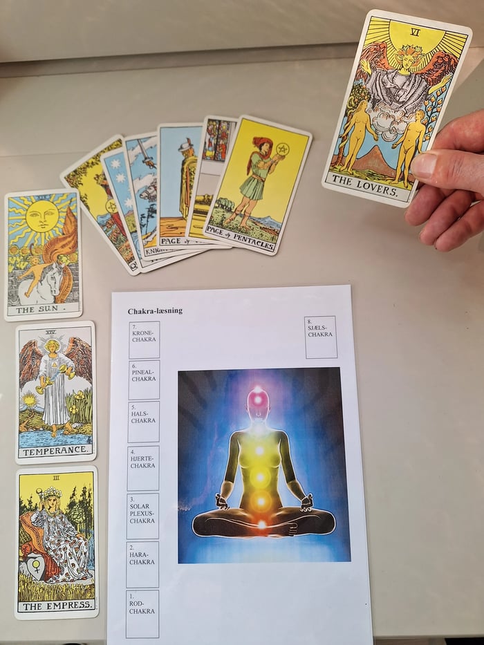 Tarotkortterapi med chakraer og samtale