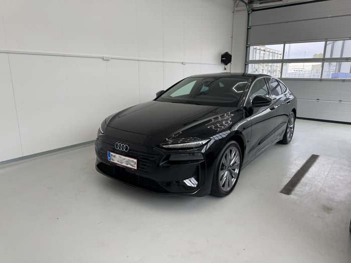 Polering af sort Audi