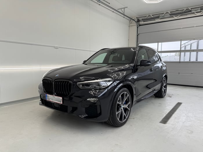 Polering af sort BMW X5