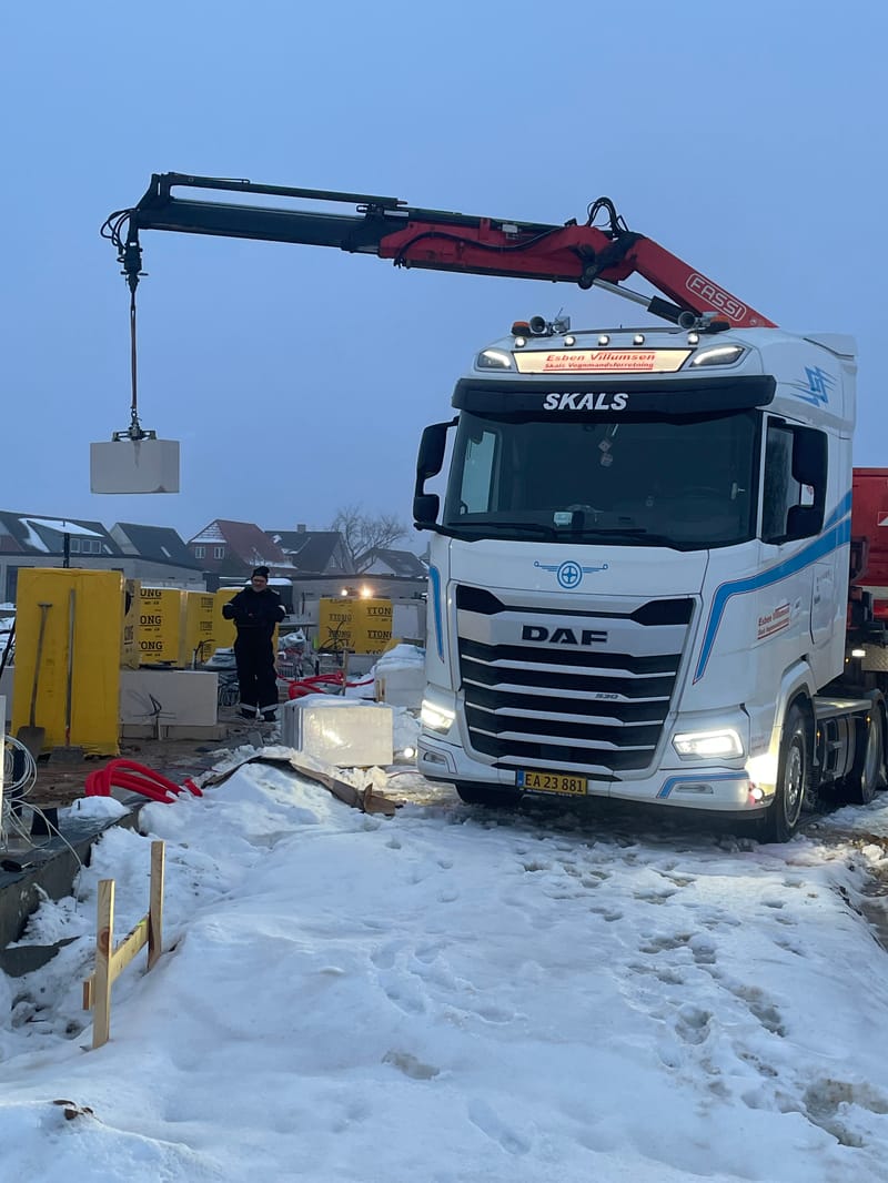 Krankørsel og løfteopgaver med kranbil i Viborg og Skals