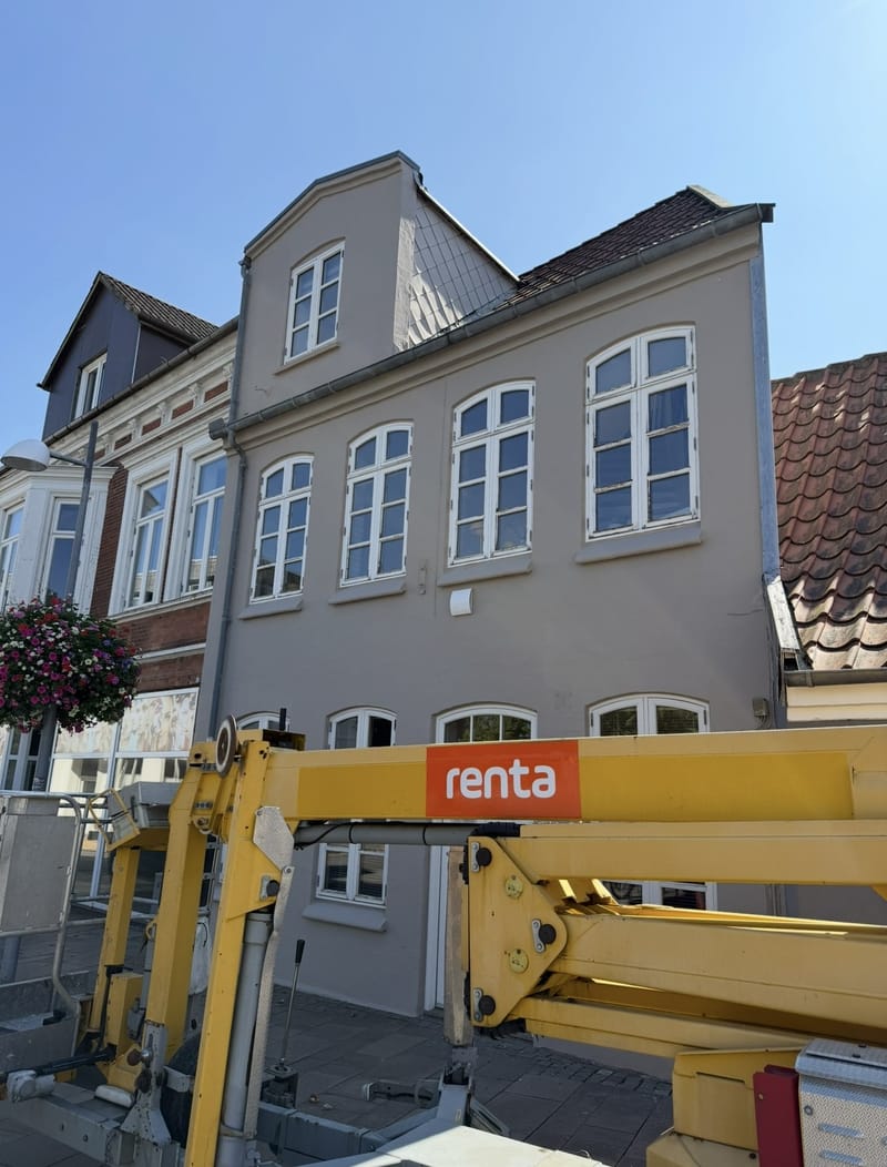 Nymalet bygningsfacade udført af Syddansk Malerfirma