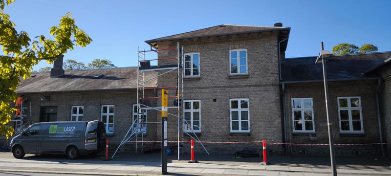 Komplet afrensning af historisk stationsbygning i Sorø fra 1856 - Billede 1