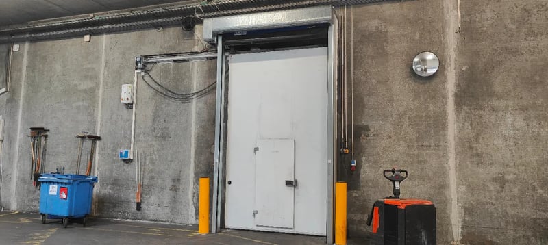 Pabst Teknik tekniker udfører professionelt service og montage på industriport