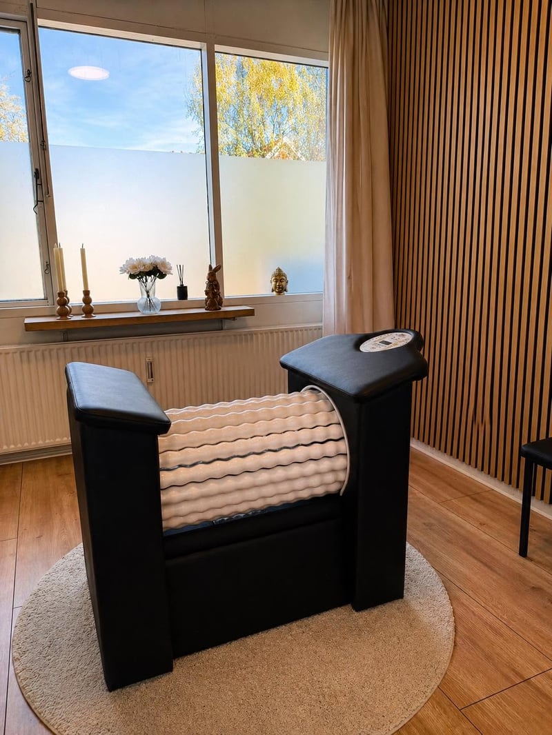 Sort Body Roll rullemaskine til kropsmassage og lymfedrænage i behandlingsrum hos Cryo by Breum