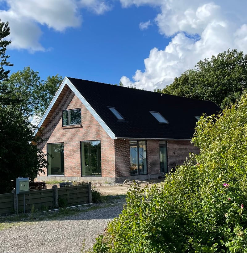 Helårshus i træ med gennemtænkte detaljer