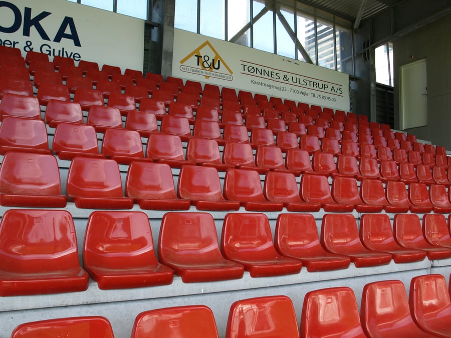 Coating af alle tilskuersæder på Vejle Stadion udført af CARSHINEPRO