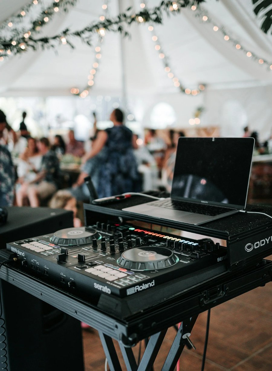 Casper DJ mixer musik