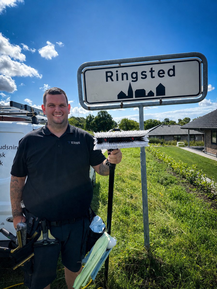 Professionel vinduespudser ved Ringsted byskilt – NF Polering